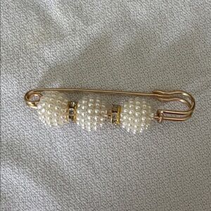 Elegant Pearl Beaded Brooch Pin